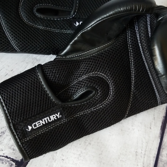 Classic Black Boxing Gloves - One Size - Picture 7 of 8